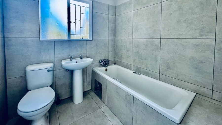 4 Bedroom Property for Sale in Geelhoutpark North West